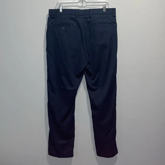 Amazon Essentials Men's Classic-Fit Stretch Golf Pants - Picture 4 of 8